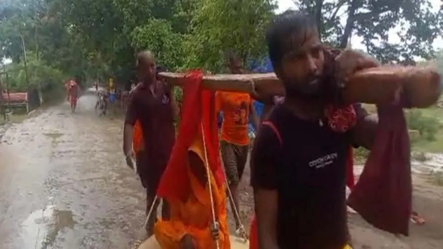 માને કાવડ પર બેસાડીને સુલતાનગંજથી દેવઘર ગયો,કલયુગના શ્રવણે કહી આના પાછળની વાર્તા