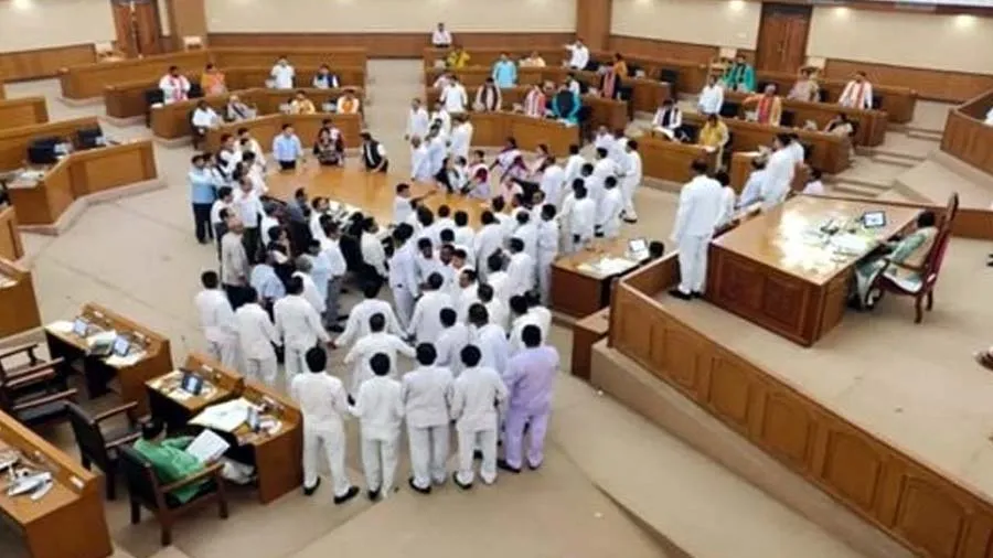 ત્રિપુરા વિધાનસભામાં જબરદસ્ત હંગામો, મારામારી, 5 MLA સસ્પેન્ડ, પોર્ન ફિલ્મ મામલો
