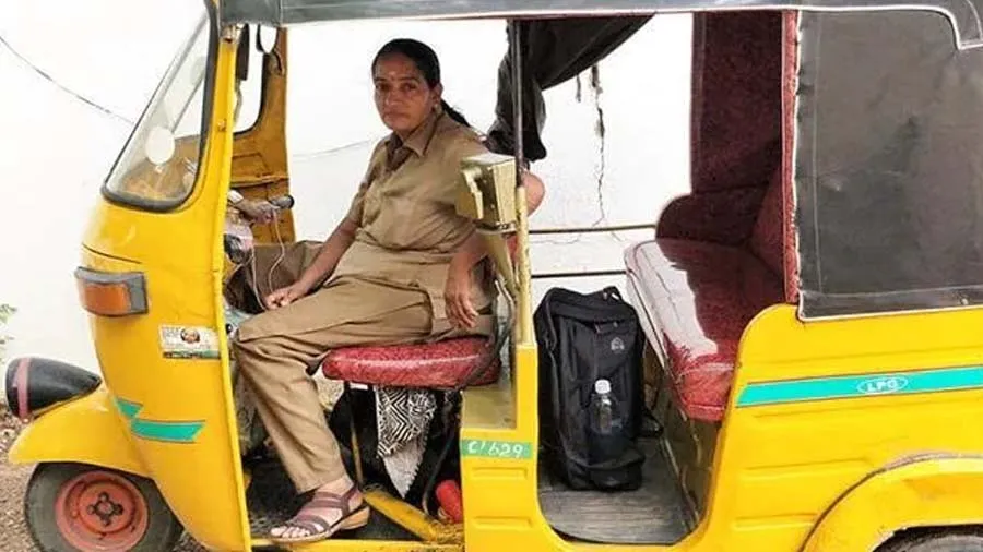 આ મહિલા રિક્ષા ડ્રાઇવર જે કામ કરે છે, તે જાણીને તમે સલામ કરશો