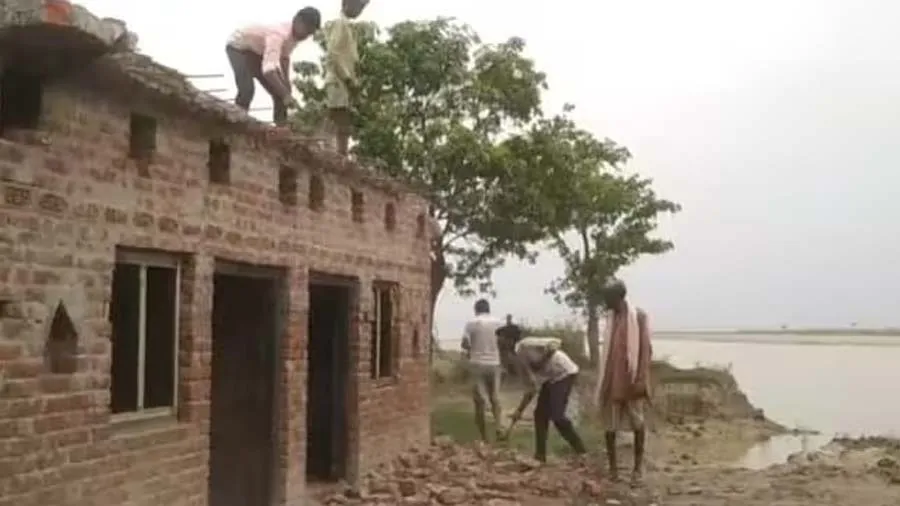 એ અભાગિયા ગામ, જ્યાં ગ્રામજનો પોતે તોડી નાખે છે પોતાનું પાકું મકાન, જાણો કારણ