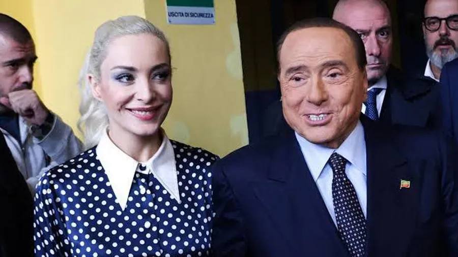 આ દેશના પૂર્વ PMએ 53 વર્ષ નાની ગર્લફ્રેન્ડના નામે કરી દીધી 900 કરોડની સંપત્તિ