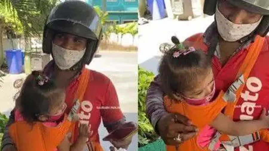 છોકરીને ખોળામાં લઈને ફૂડ આપવા પહોંચ્યો ડિલિવરી બોય તો દંગ રહી ગયા કસ્ટમર