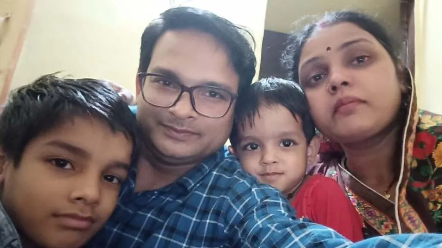 પરિવાર સાથે સેલ્ફી લઈ કરી લીધી સામુહિક આત્મહત્યા, સ્યૂસાઇડ નોટ વાંચી કંપી જશો