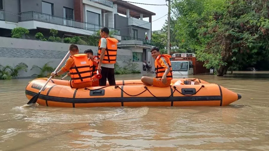 દિલ્હીના હાલ બેહાલ થયા, જ્યાં જુઓ ત્યાં પાણી જ પાણી, જુઓ તસવીરો-વીડિયો