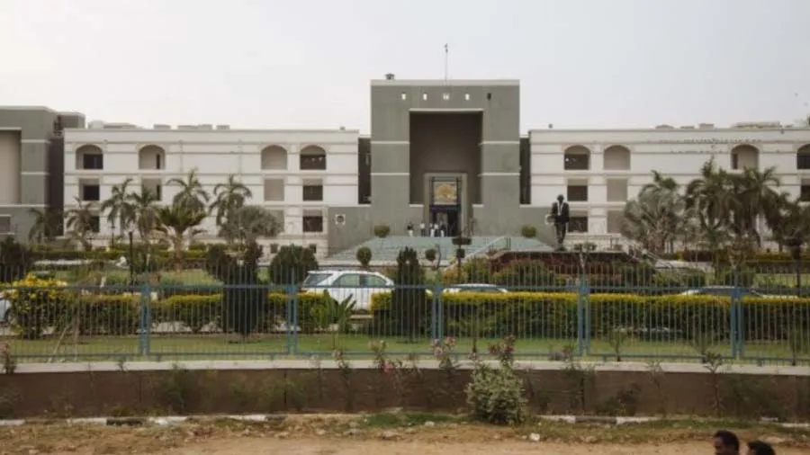 પુખ્તવયના પાત્રો સાથે સંમતિથી શારીરિક સંબંધ એ બળાત્કાર નથી: ગુજરાત હાઇકોર્ટ