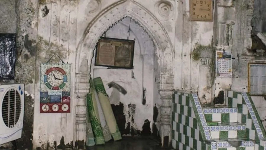 મસ્જિદમાં નમાજ વાંચવા પર કલેક્ટરે લગાવી રોક, કેસ પહોંચ્યો કોર્ટ