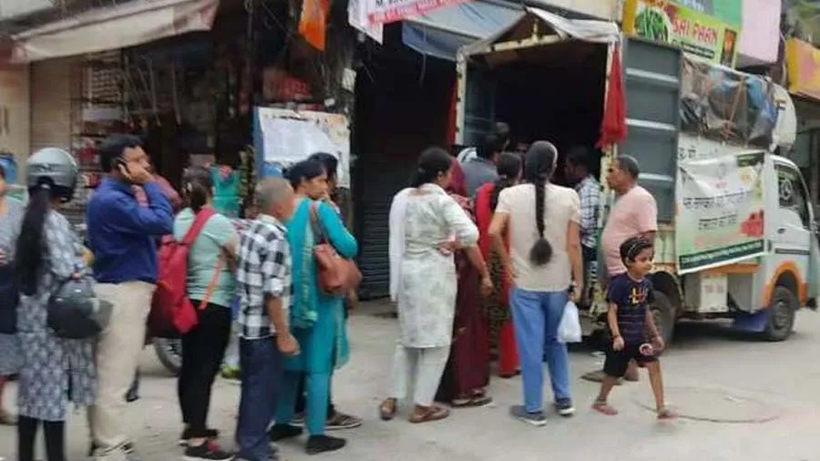 ટામેટાં લેવા માટે અહીં મચી અફરાતફરી, એક દિવસમાં વેચાઈ ગયા 3000 કિલો ટામેટાં