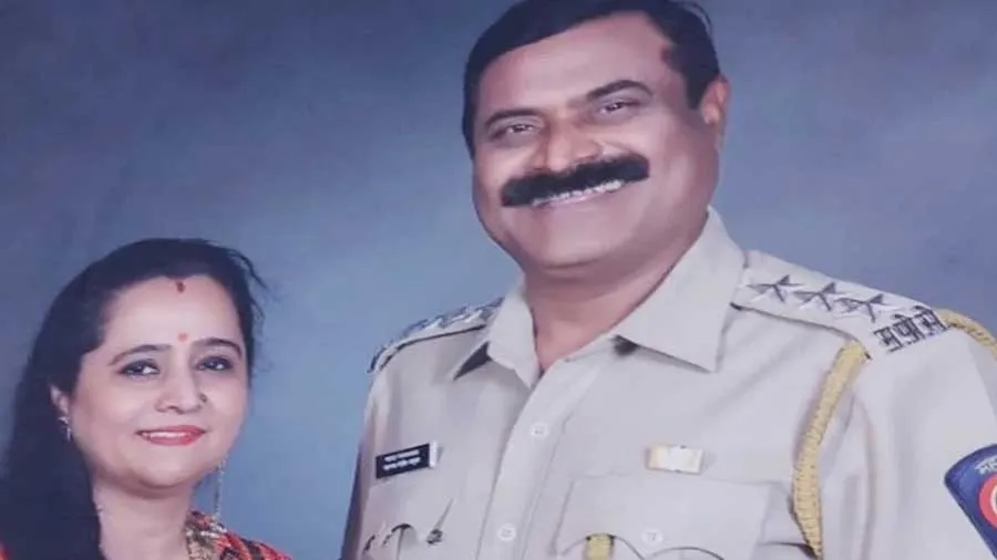 વરિષ્ઠ પોલીસ અધિકારીએ પહેલા પત્ની અને ભત્રીજાની હત્યા કરી, પછી પોતાને ગોળી મારી