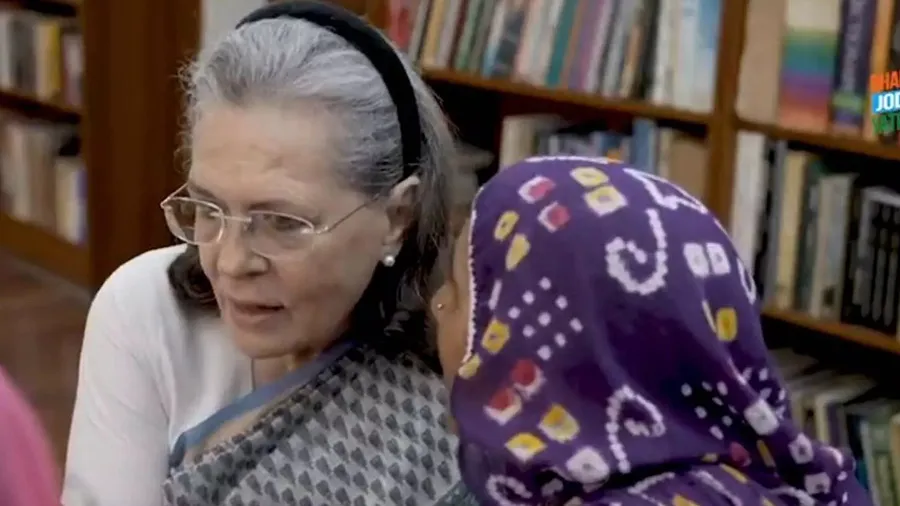Video: મહિલાએ રાહુલના લગ્નનો પૂછ્યો સવાલ, સોનિયા ગાંધીએ કહ્યુ-તમે છોકરી શોધી આપો