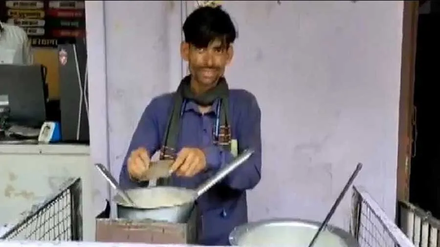 'અગાઉથી ભેંસનું દૂધ કાઢી લેજે, તરત ચા મોકલજે', ઓફિસરની ચા વાળા દુકાનદારને નોટિસ