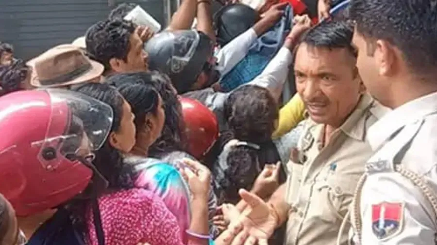 70 રૂપિયામાં ટામેટા વેચાતા,એવી અફરાતફરી થઇ કે પોલીસ બોલાવવી પડી