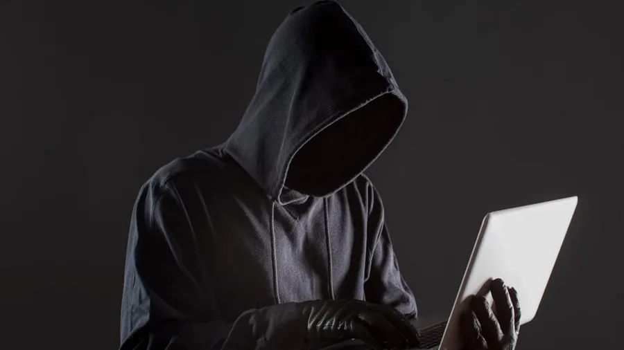 નામમાંથી ‘S’ રિમૂવ કરીને લૂંટી લીધા 3.56 લાખ રૂપિયા, ન કરો આ ભૂલ