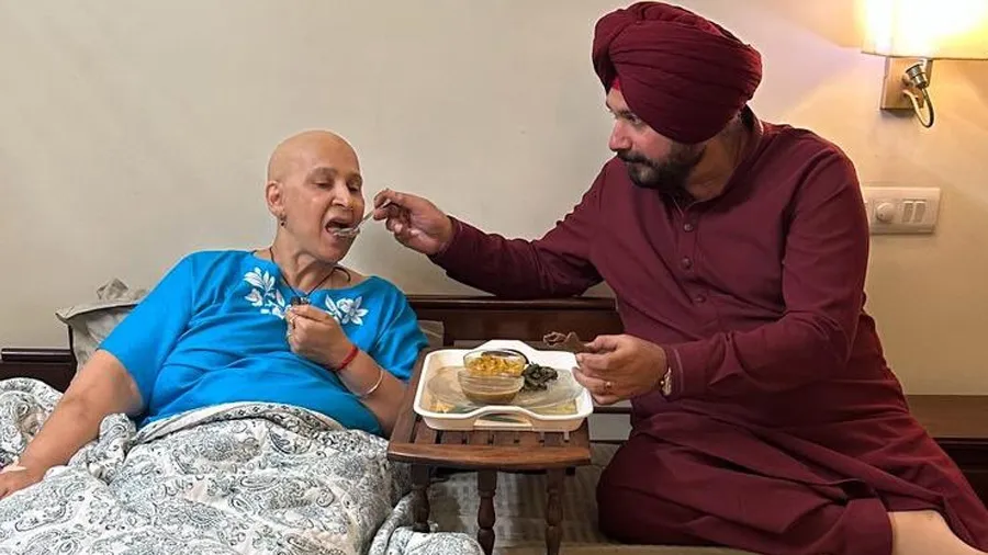 પત્નીની છેલ્લી કીમોથેરાપી,ખાવાનું ખવડાવી મનાલી જવાની વાત કરી સિદ્ધુએ શેર...