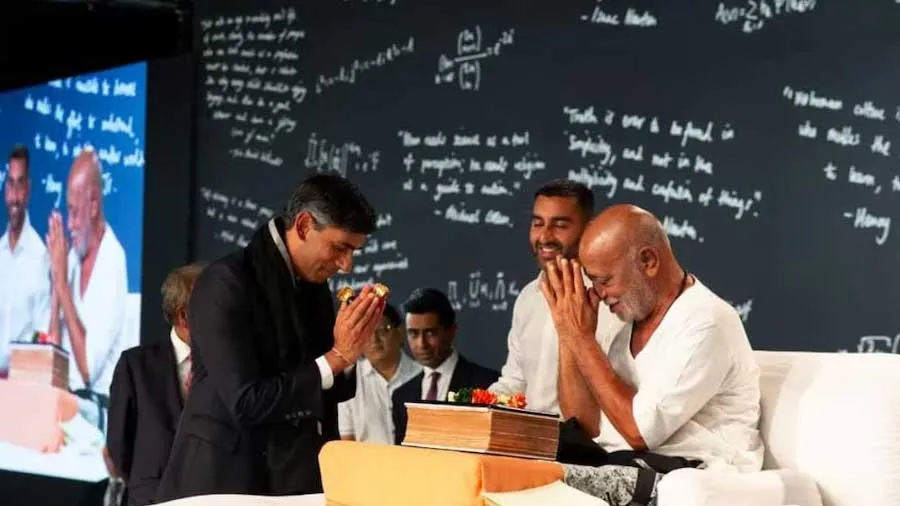 બ્રિટનના PM બોલ્યા 'બાપુ હું એક પ્રાઇમ મિનિસ્ટર તરીકે નહીં પણ હિન્દુ તરીકે આવ્યો