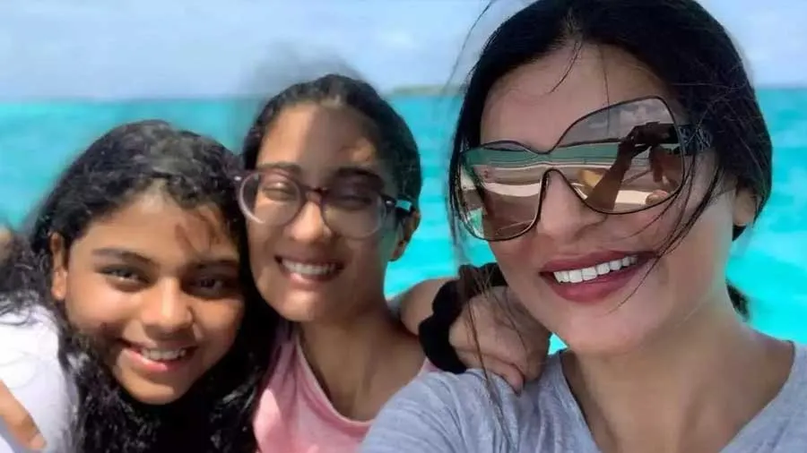 સુષ્મિતા સેનની દીકરીઓને નથી જોઇતા પિતા, એક્ટ્રેસને પૂછે- શા માટે મેરેજ કરવા છે?