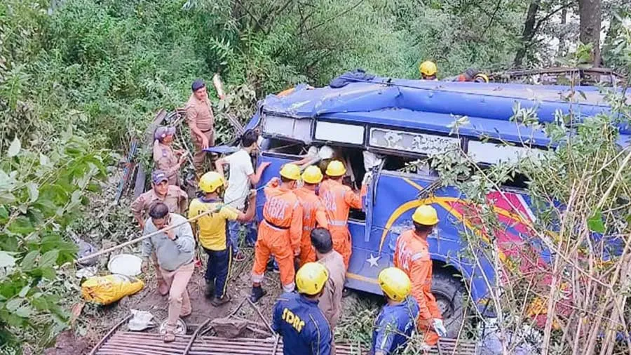 ચારધામની યાત્રાએ ગયેલા અને ઊંડી ખીણમાં પડી બસ, ભાવનગરના 7 ભક્તોના મોત
