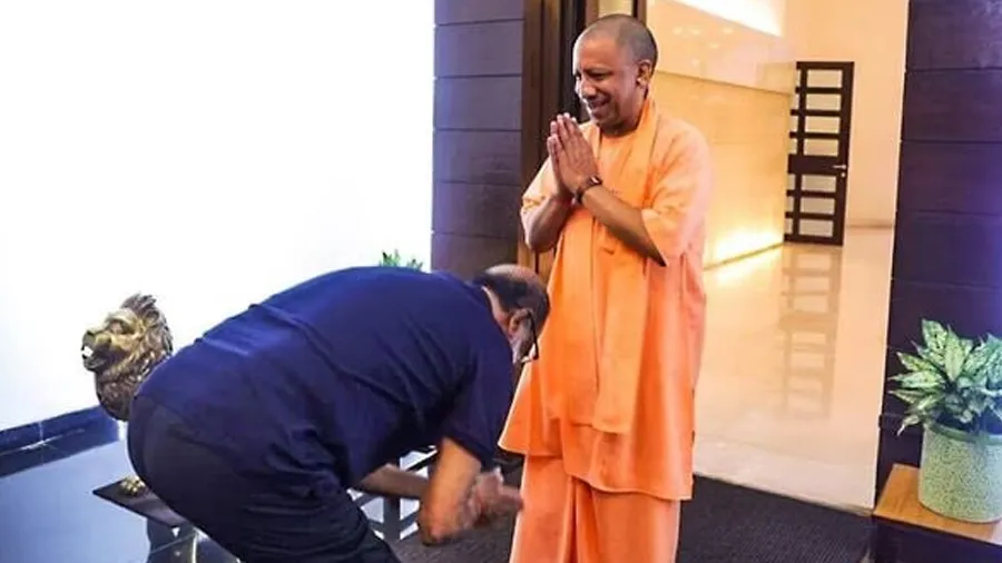 રજનીકાંત યોગી આદિત્યનાથને કેમ પગે પડ્યા? સુપરસ્ટારે મૌન તોડીને બતાવ્યું કારણ