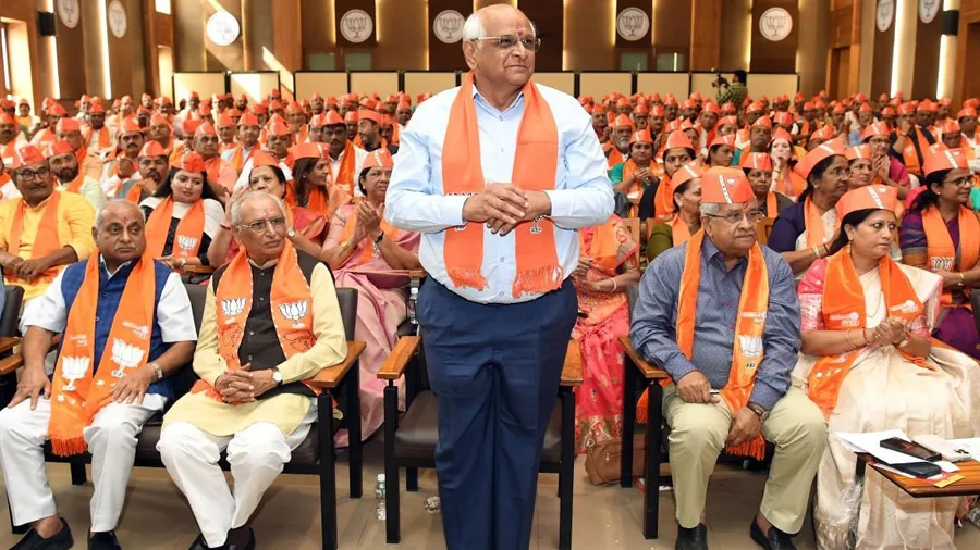 ગુજરાતમાં હવે સરકારી અધિકારીઓએ MLA-MPના ફોન ઊંચકવા પડશે નહિતર...