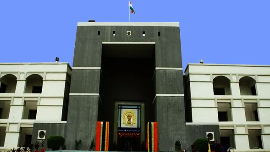 અંગ્રેજી સાથે ગુજરાતીમાં કાર્યવાહી કરવાની માગ ગુજરાત હાઇકોર્ટે ફગાવી