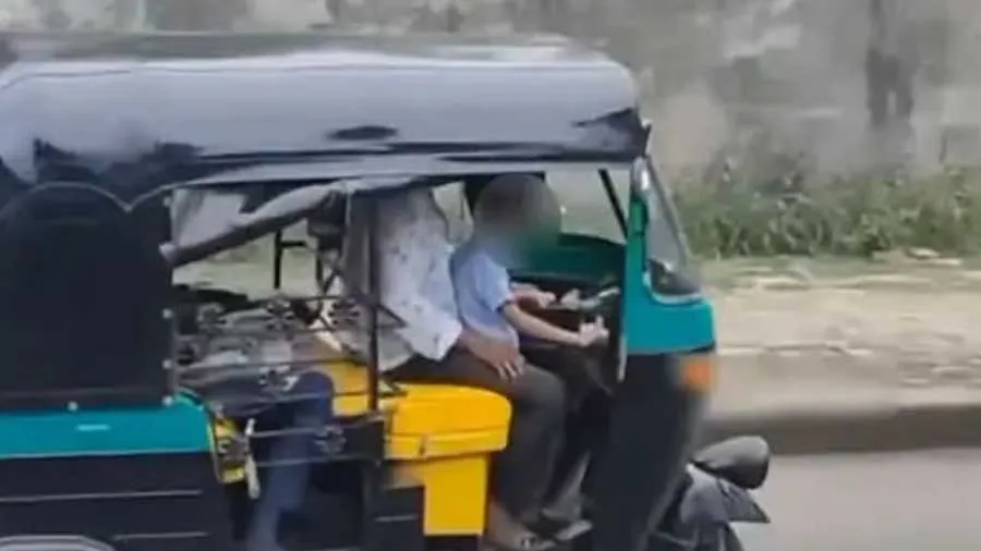 સુરતમાં સ્કૂલ રિક્ષા ડ્રાઇવરે બાળકના હાથમાં સ્ટીયરીંગ સોંપી દીધું, બાળકે ભગાવી