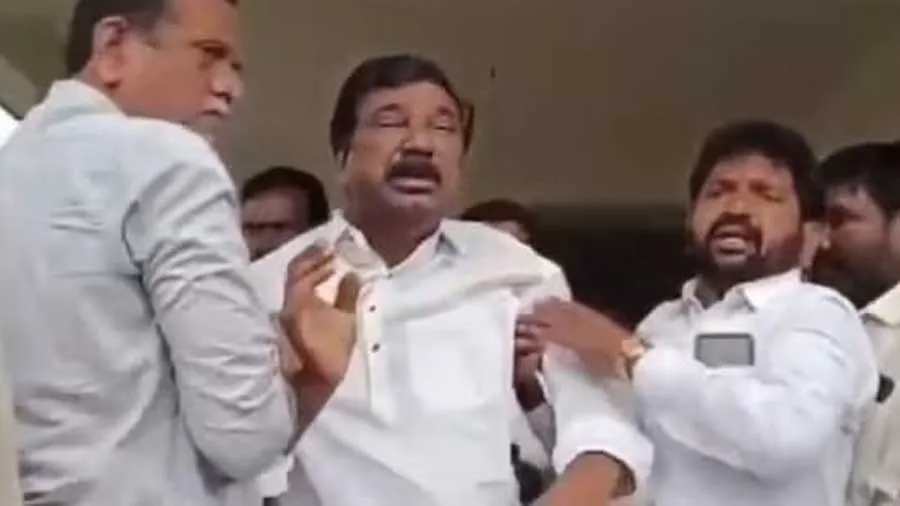 ટિકિટ ન મળી તો ધ્રૂસકે-ધ્રૂસકે રડ્યા પૂર્વ ડેપ્યુટી CM, યૌન શોષણ લાગેલો આરોપ