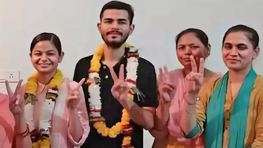 રક્ષાબંધનના અવસરે સગા ભાઈ-બહેન બન્યા જજ, પિતા પણ જજ છે