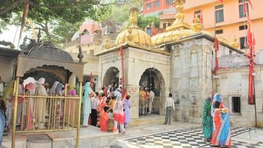 આ પવિત્ર શક્તિપીઠમાં પ્રગટી રહી છે વાટ અને તેલ વગર જ્યોત