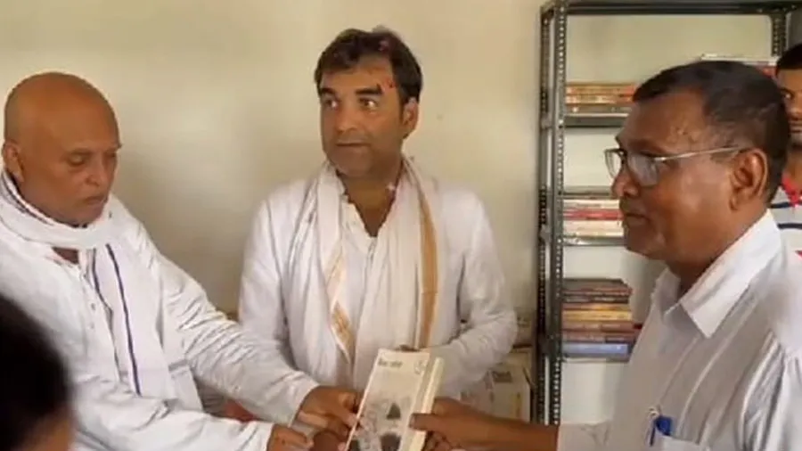 પંકજ ત્રિપાઠી ગામની જે સરકારી શાળામાં ભણ્યા ત્યાં લાઇબ્રેરી બનાવી