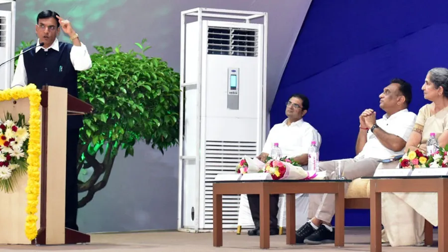 કોરોનાના સમયમાં પણ દવાના ભાવ વધાર્યા વગર લોકોની જરૂરીયાત પૂરી કરી છેઃ માંડવિયા