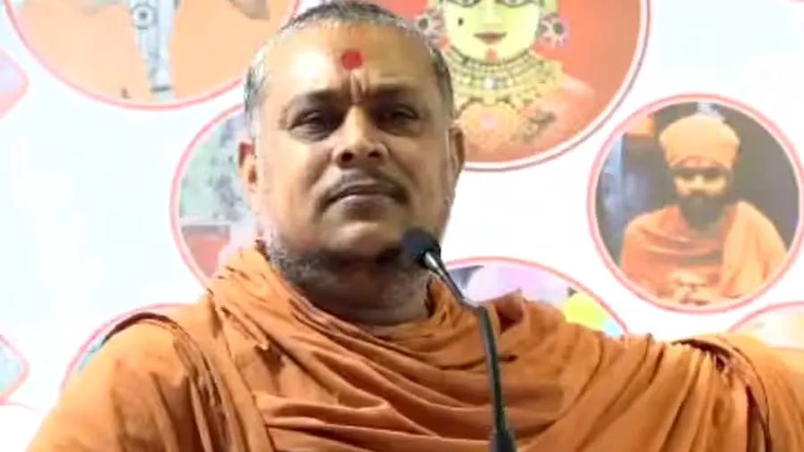 સાળંગપુર વિવાદ: દર્શન સ્વામી બોલ્યા-ચલમ પીનારા સનાતનની વાતો ન કરે, જેટલા સંતો..