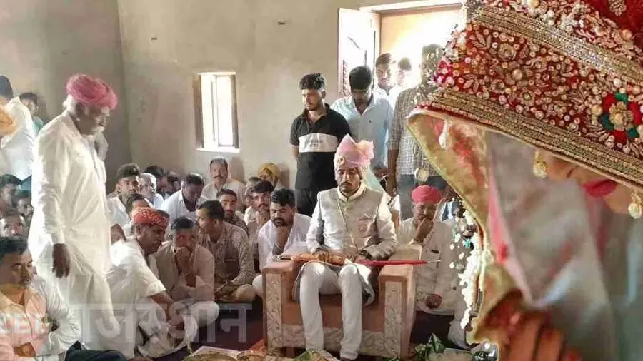 સગાઈમાં સસરાએ રૂ. 1.11 લાખ ન લઇ માત્ર નારિયેળ જ સ્વીકાર્યું, બધાએ વખાણ કર્યા