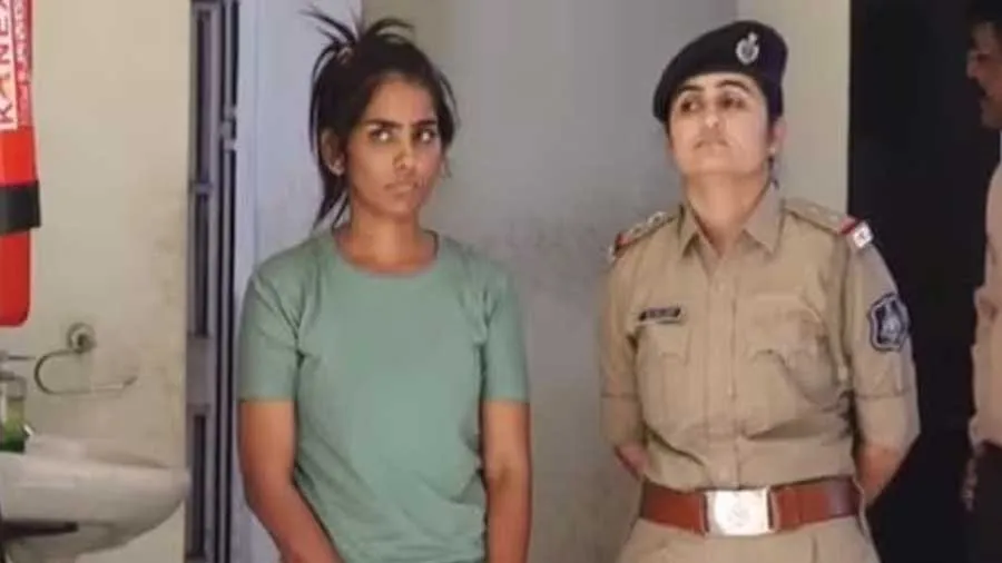 સુરત: આ છોકરીના ભોળા ચહેરા પર ન જતા, પોલીસે 1.50 કિલો ગાંજા સાથે ધરપકડ કરી