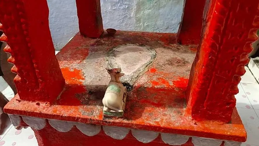 ભગવાનને પણ નથી છોડતા, મંદિરમાંથી શિવલિંગની ચોરી થઈ ગઈ, તાંબાનો સાંપ પણ...