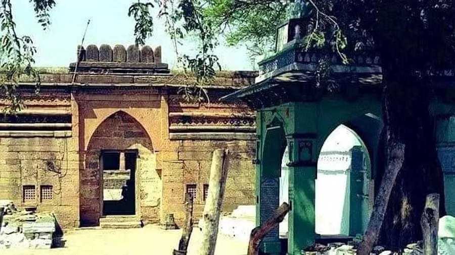 શું છે ધાર ભોજશાળા વિવાદ? જ્યાં અંધારામાં પ્રતિમા રાખવાના પ્રયાસ બાદ વધ્યો તણાવ