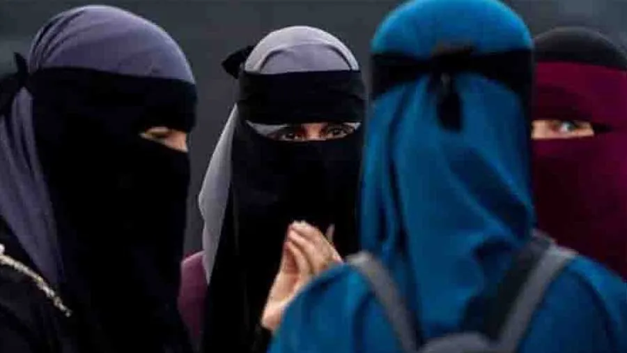 મુસ્લિમ દેશની શાળાઓમાં હિજાબ પર પ્રતિબંધ, સરકારની જાહેરાતે હંગામો મચાવ્યો