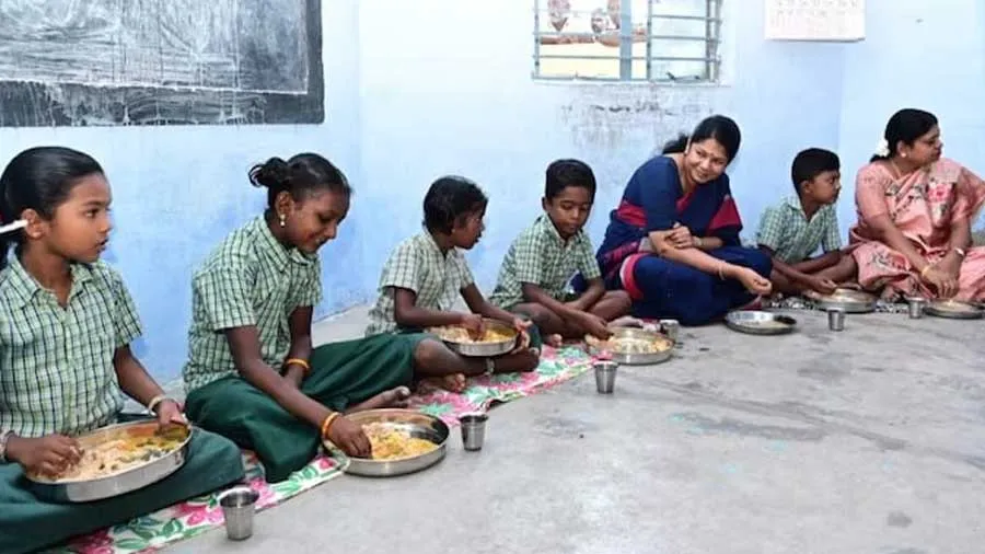 શાળામાં દલિત મહિલાના હાથની રસોઇ બાળકો નહોતા ખાતા, ખબર પડી તો સરકાર હલી ગઇ