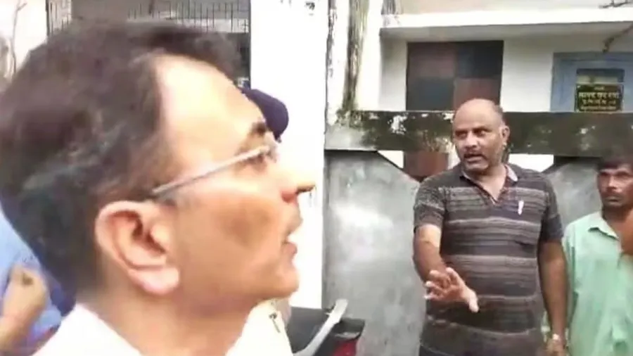 ‘ટોઇલેટ જવાનું પણ પાણી નથી, વીજળી તો..’ મંત્રીજી સામે ગુસ્સે થયા પૂર પીડિત લોકો