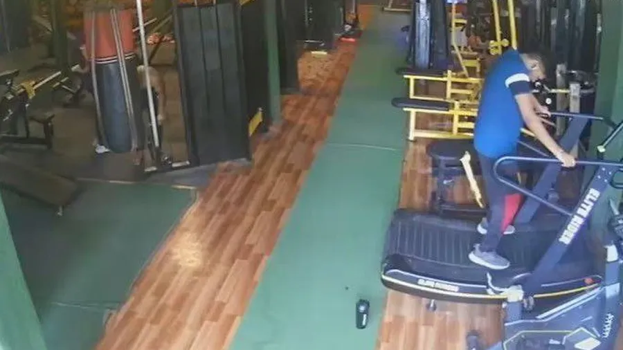 CCTVમાં કેદ થઈ મોતની ઘટના, જિમમાં ટ્રેડમિલ પર ચાલતા ચાલતા અચાનક જ પડી ગયો યુવક