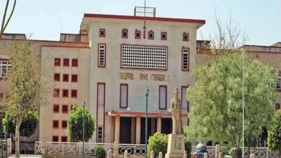 મહિલા સરકારી અધિકારીએ ખરીદ્યા કરોડોના 26 ફ્લેટ, બે દિવસમાં થયું રજિસ્ટ્રેશન