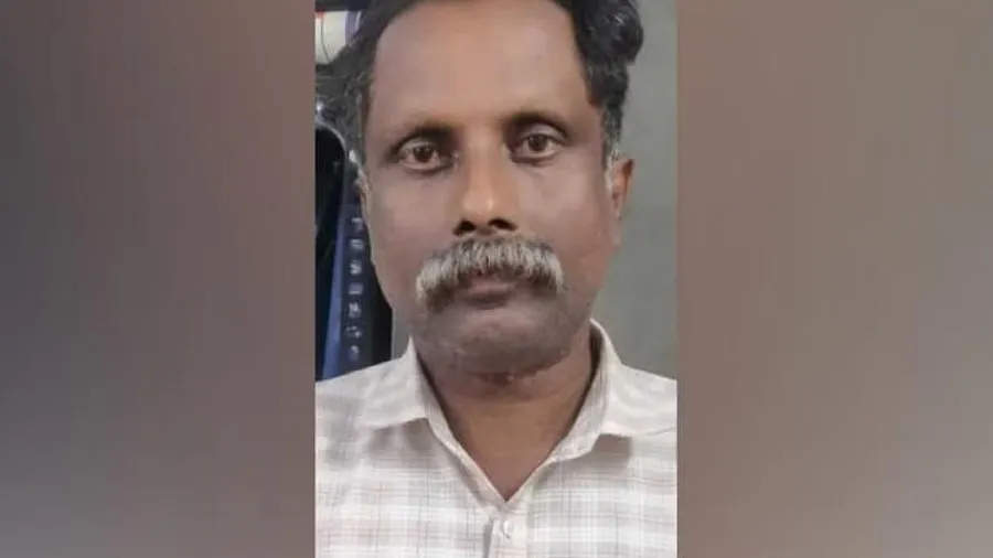 50 વર્ષીય વ્યક્તિએ પોતાની પત્નીને તેની જ ઓફિસમાં સળગાવી દીધી