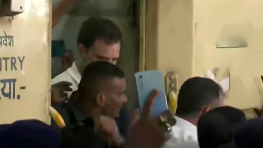 રાહુલ ગાંધીએ હવે ટ્રેનના જનરલ ડબ્બામાં કરી યાત્રા, લોકોને પૂછી તકલીફો