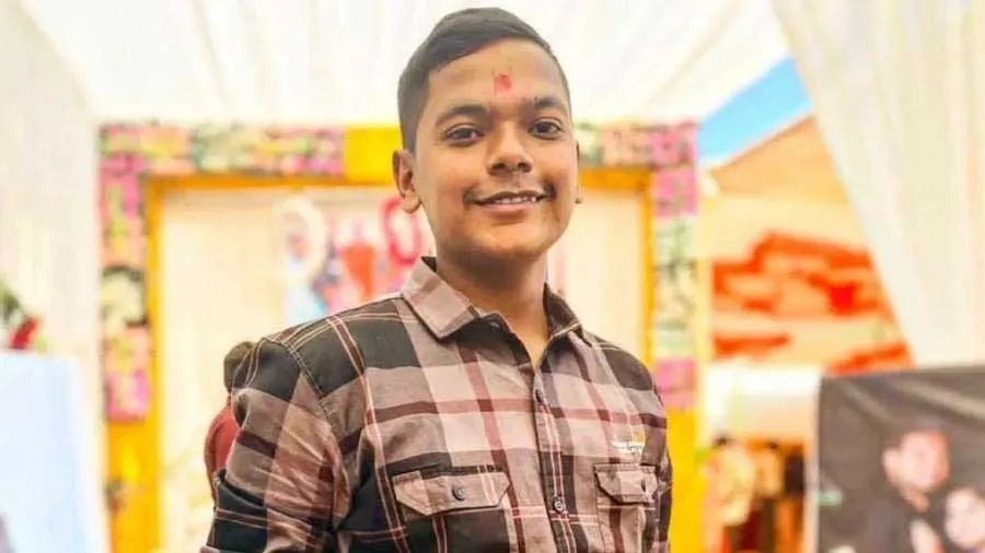 ગુજરાતનો એક યુવાન ગરબાની પ્રેકટીસ કરતા કરતા ઢળી પડ્યો, હાર્ટ એટેકથી મોત