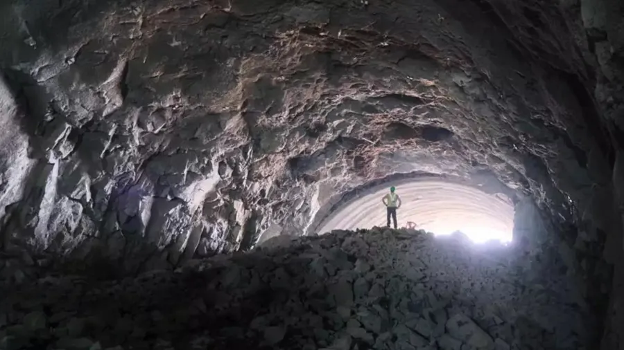 મુંબઇ-અમદાવાદ વચ્ચે દોડનારી બુલેટ ટ્રેનની પહેલી ટનલ બની ગઇ, ગુજરાતના આ શહેરમાં