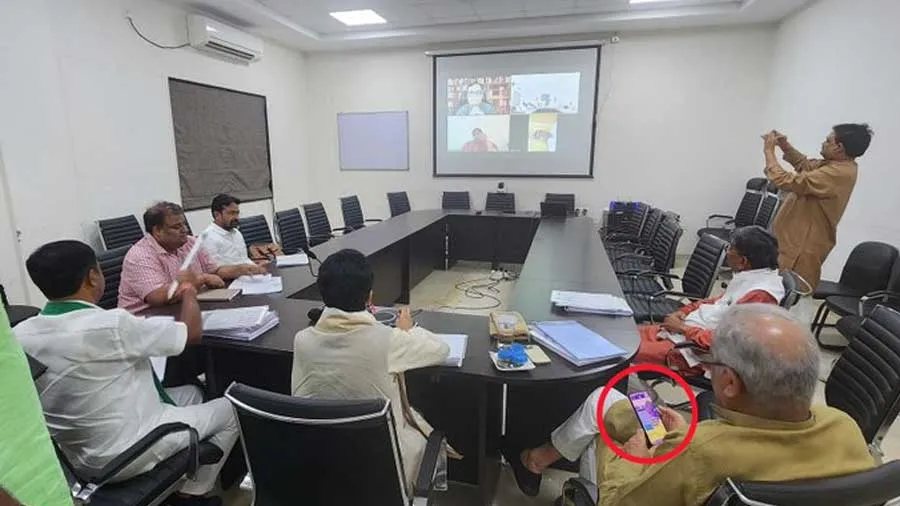 છત્તીસગઢના CM બેઠકમાં કેન્ડી ક્રશ રમતા હતા, ટ્રોલ થયા તો જવાબ પણ કર્યો