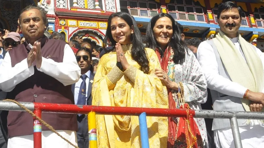 નાની વહુ સાથે મુકેશ અંબાણી પહોંચ્યા બદ્રીનાથ ધામ, કર્યું આટલા રૂપિયાનું દાન