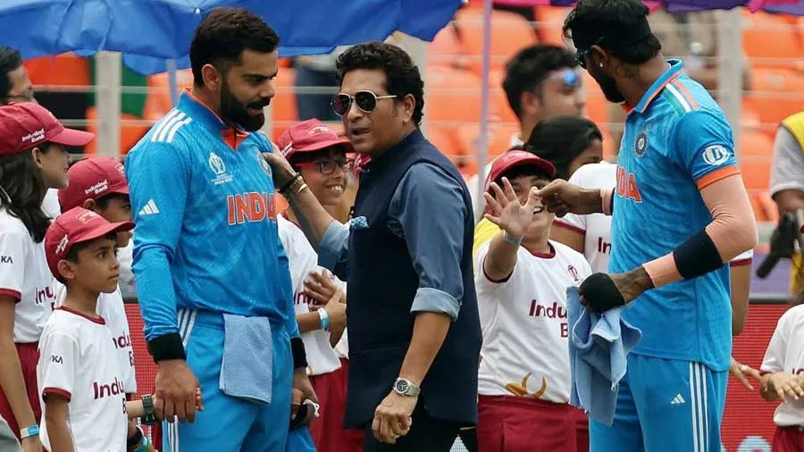 ભારત-પાકિસ્તાન મેચ: કોહલીએ મેદાન પર એવી ભૂલ કરી કે ડ્રેસિંગ રૂમ જવુ પડ્યું