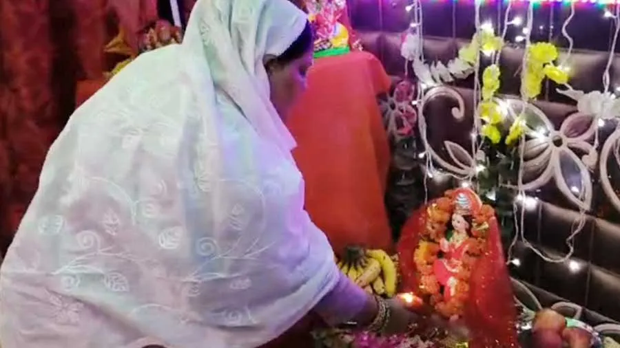 મુસ્લિમ પરિવારે મા દુર્ગાની પ્રતિમા સ્થાપિત કરી, કહ્યું- હિંદુ-મુસલમાન વચ્ચે...