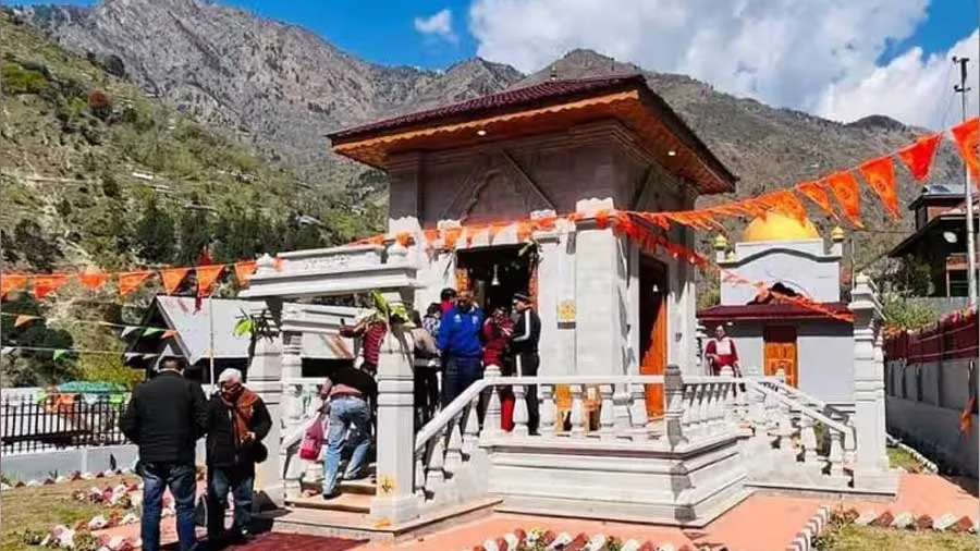 કાશ્મીરના આ મંદિરમાં 75 વર્ષ પછી નવરાત્રિમાં પહેલીવાર પૂજા થઇ, જાણો શું છે ખાસ