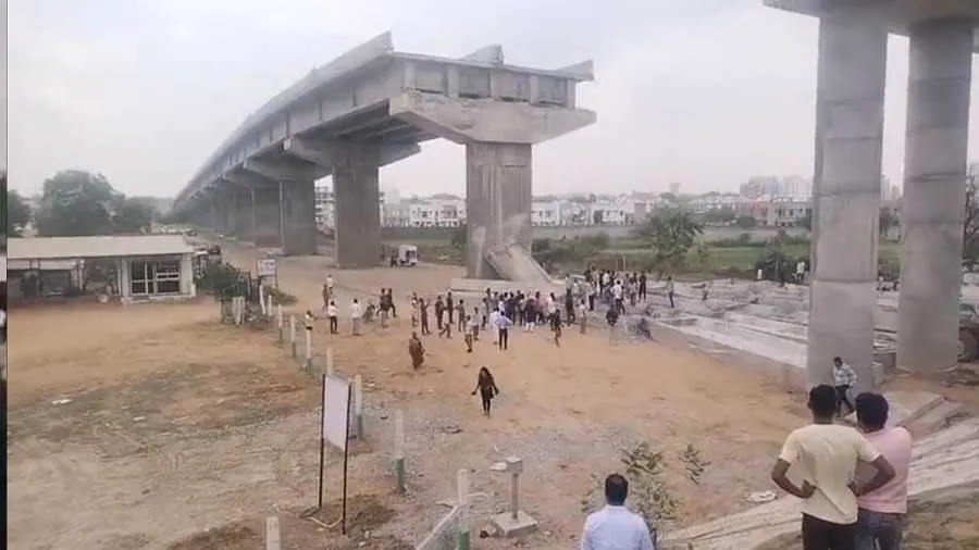 પાલનપુરમાં નવા બનતા બ્રિજનો સ્લેબ તૂટતા રિક્ષાચાલકનું મોત, CCTV આવ્યા સામે