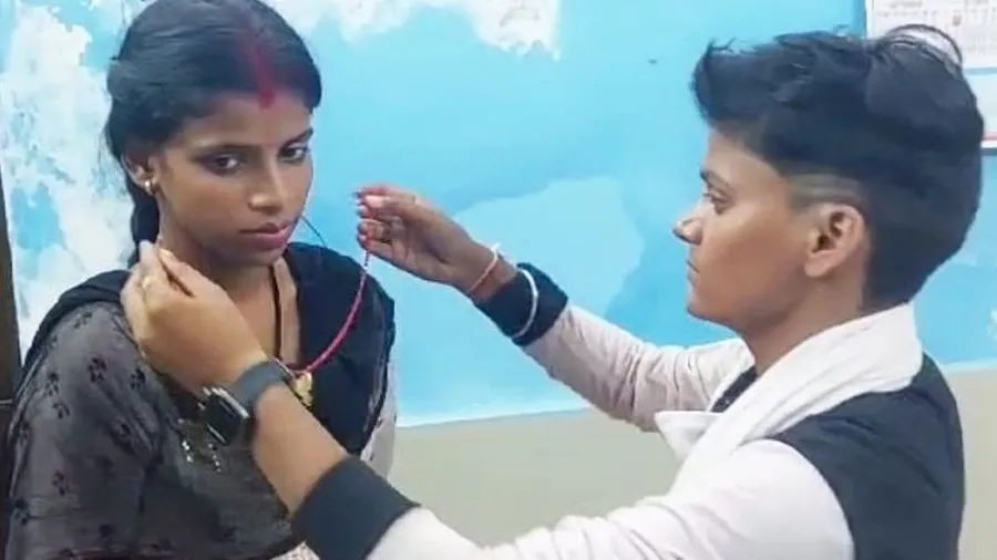 અનોખી લવ સ્ટોરીઃ બે યુવતીઓએ લગ્ન કર્યા, માસી-ભત્રીજીમાં કોણ પતિ-પત્ની? જાણો